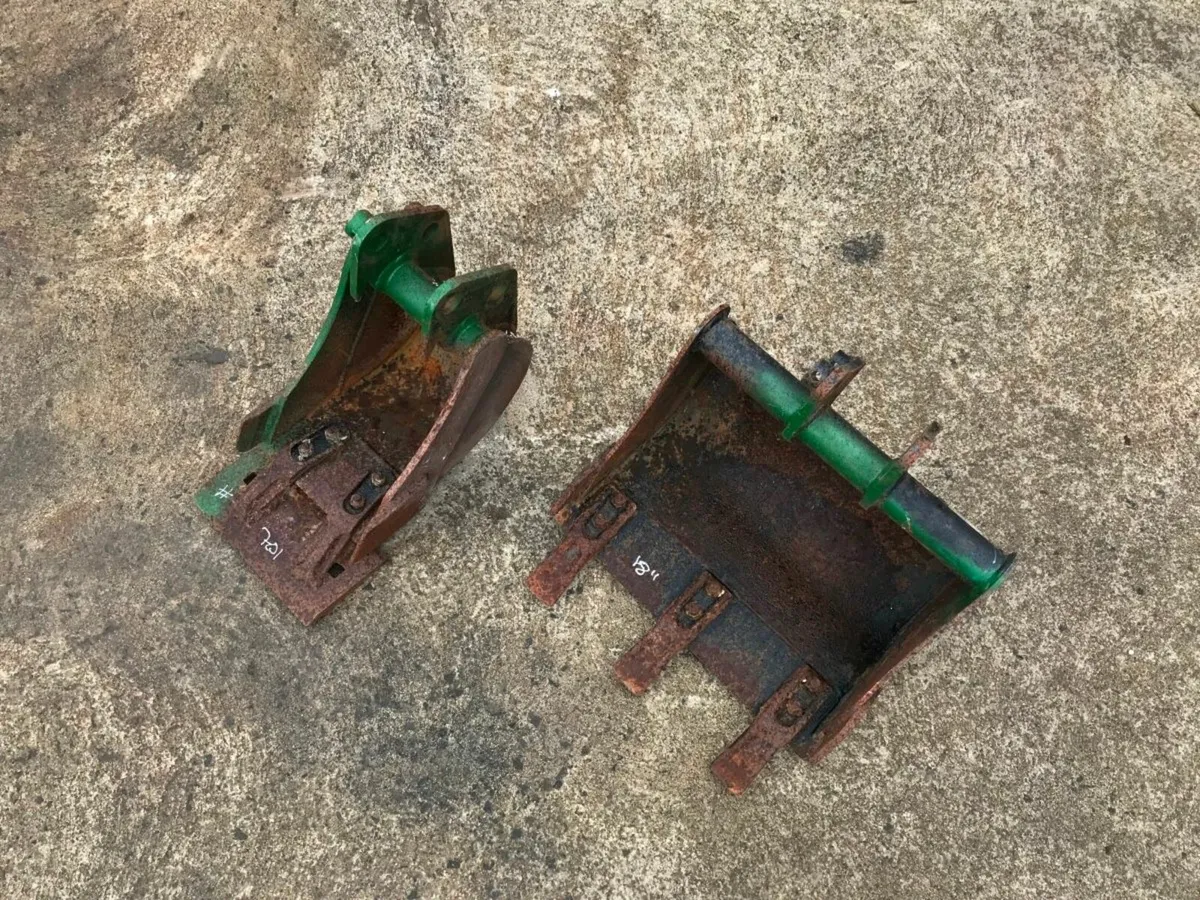 .18"  MINI DIGGER BUCKETS.........25mm PINS ..688 - Image 2