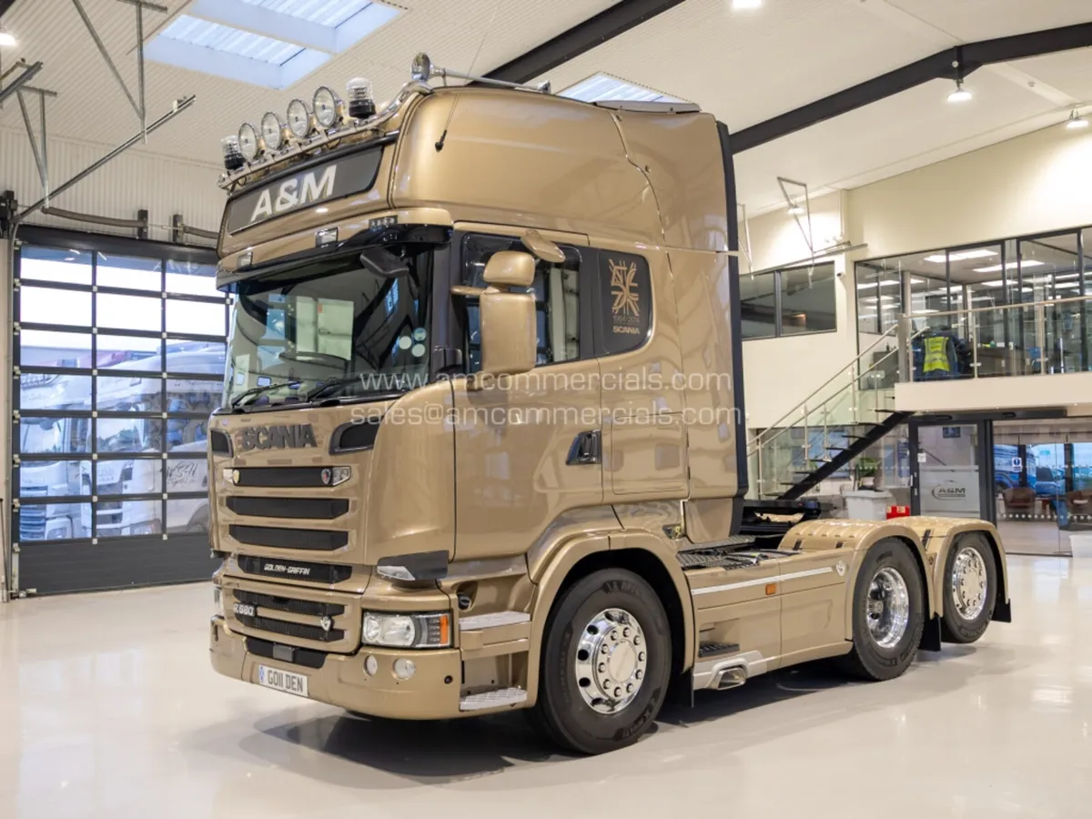 40/50 LIMITED EDITION SCANIA R580 GOLDEN GRIFFIN - Image 3