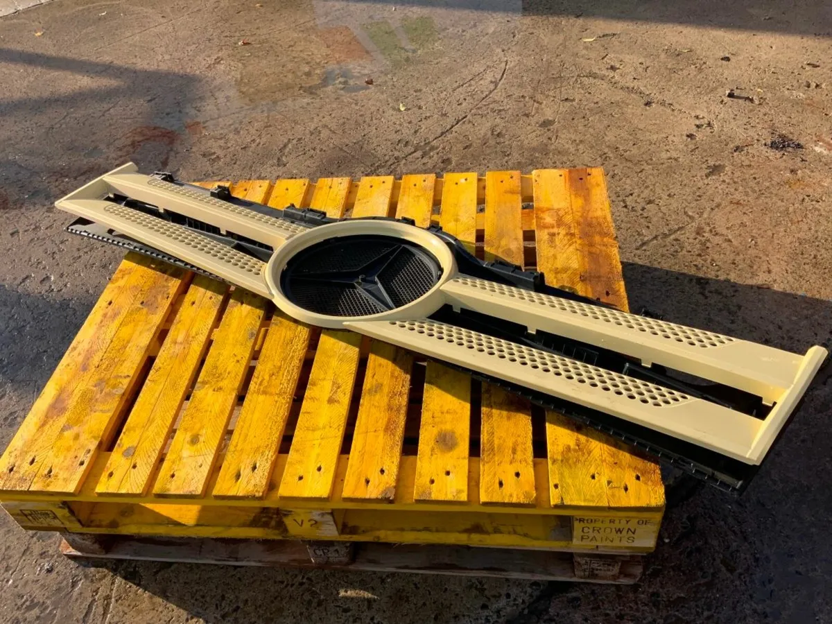 Mercedes-Benz Actros MP4 REPLACEMENT PARTS.GENIUNE - Image 2