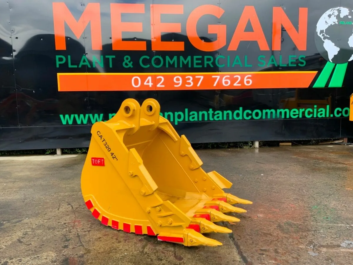 UNUSED 48" DIGGING BUCKET......80mm pins.....1973. - Image 1