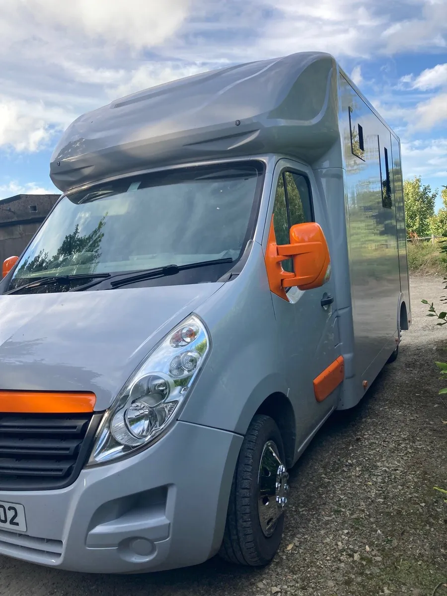 3.5 ton 2 Stall horsevan - Image 3