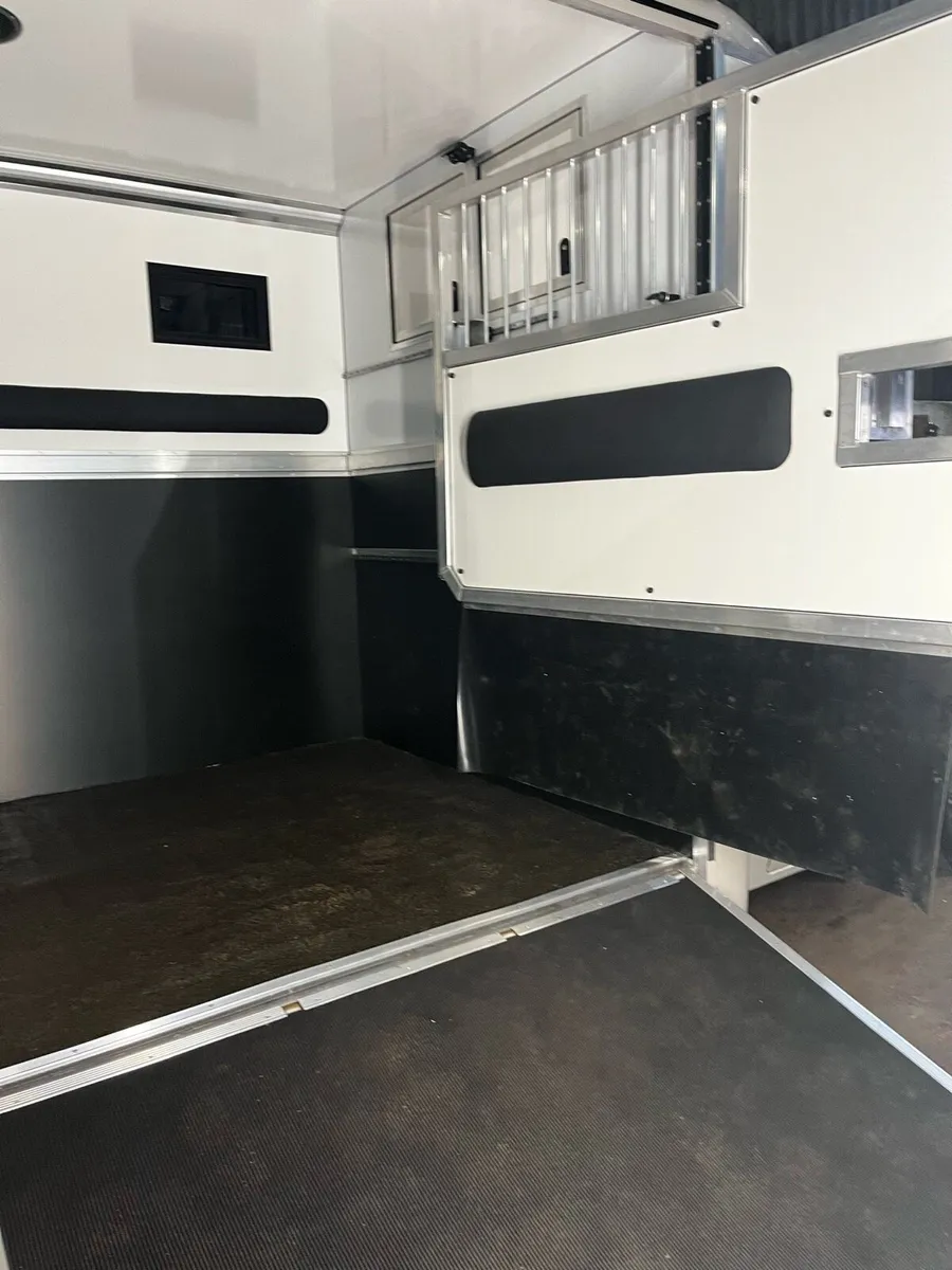 3.5 ton 2 Stall horsevan - Image 4