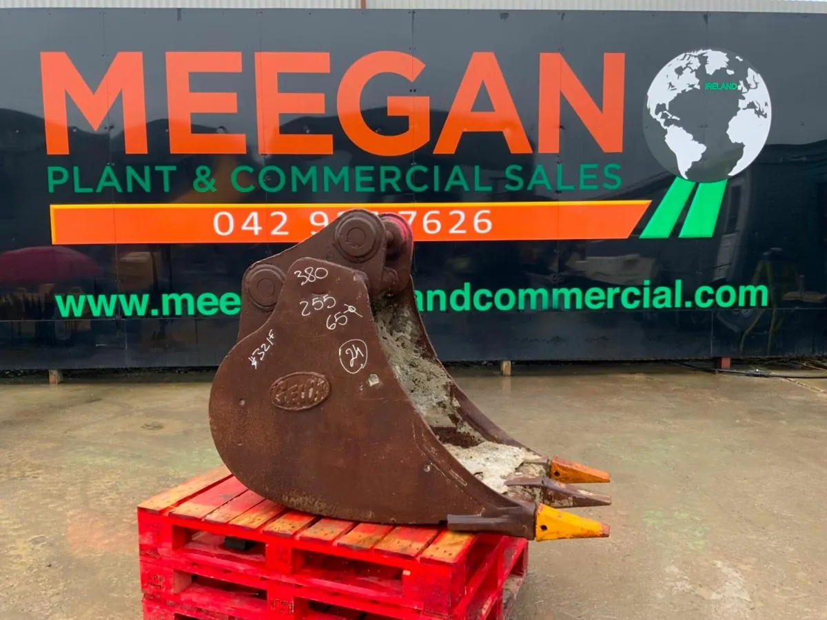 24" GEITH DIGGING BUCKET.......65mm PINS......321f - Image 1