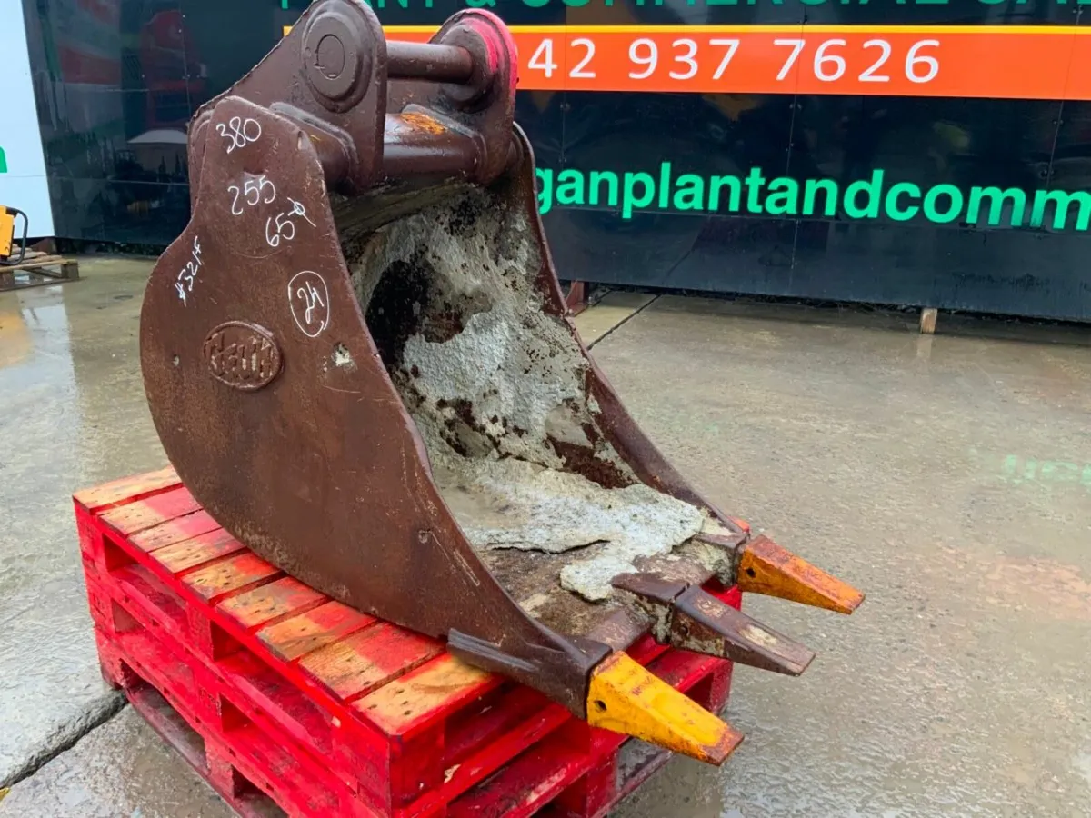 24" GEITH DIGGING BUCKET.......65mm PINS......321f - Image 2