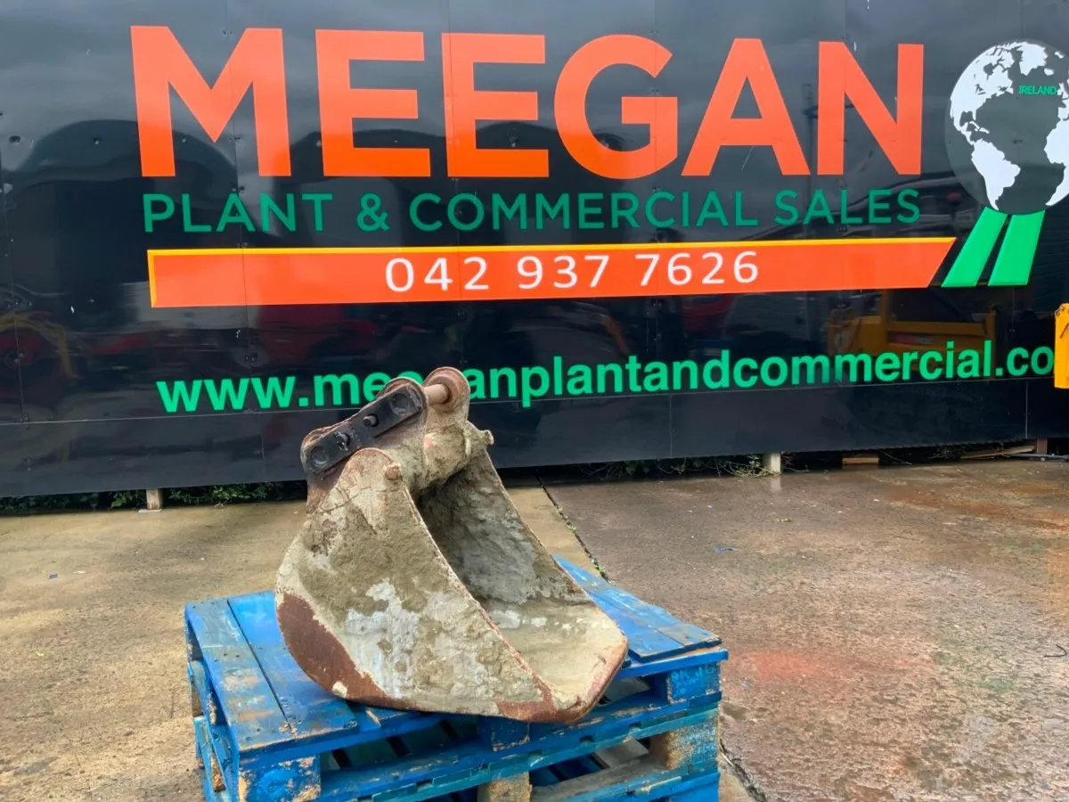 18" DIGGING BUCKET....45mm PINS.....2008. - Image 1