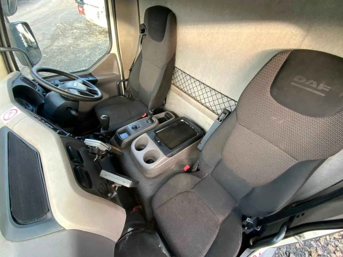 DAF LF 12 TONNE CHASSIS CAB....21ft DROP SIDE BODY - Image 3
