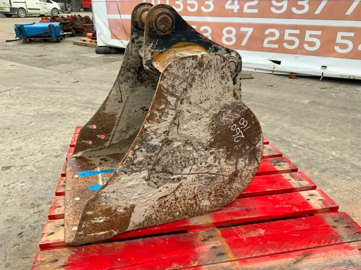 24" CATERPILLAR BUCKET......45mm PINS.....149wa. - Image 1