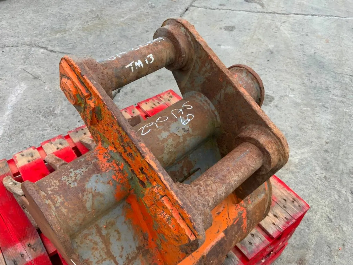 24" DIGGING BUCKET......60mm PINS.......133wa. - Image 4