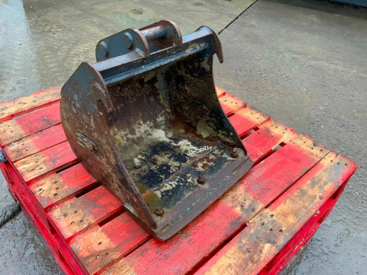 24" MINI DIGGER  BUCKET....35mm PINS......0024. - Image 1