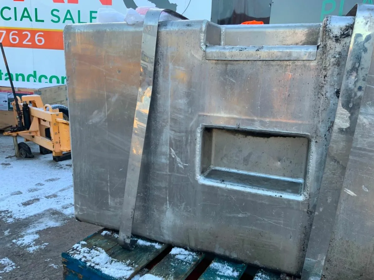 Volvo FH SB COMPONENTS DIESEL / HYDRAULIC TANK. - Image 3