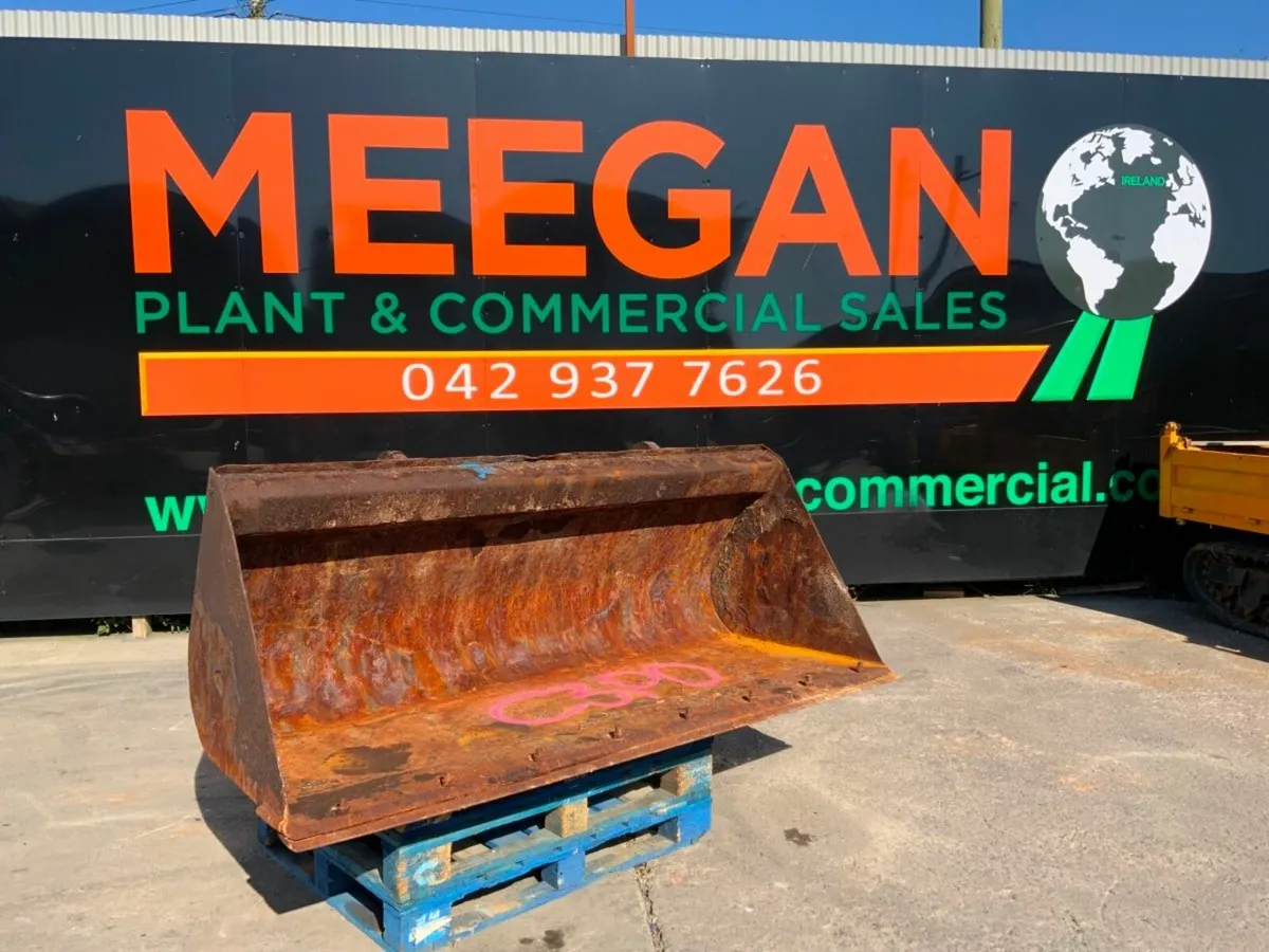 90"  JCB TELEPORTER LOADING BUCKET.....C3PO. - Image 1