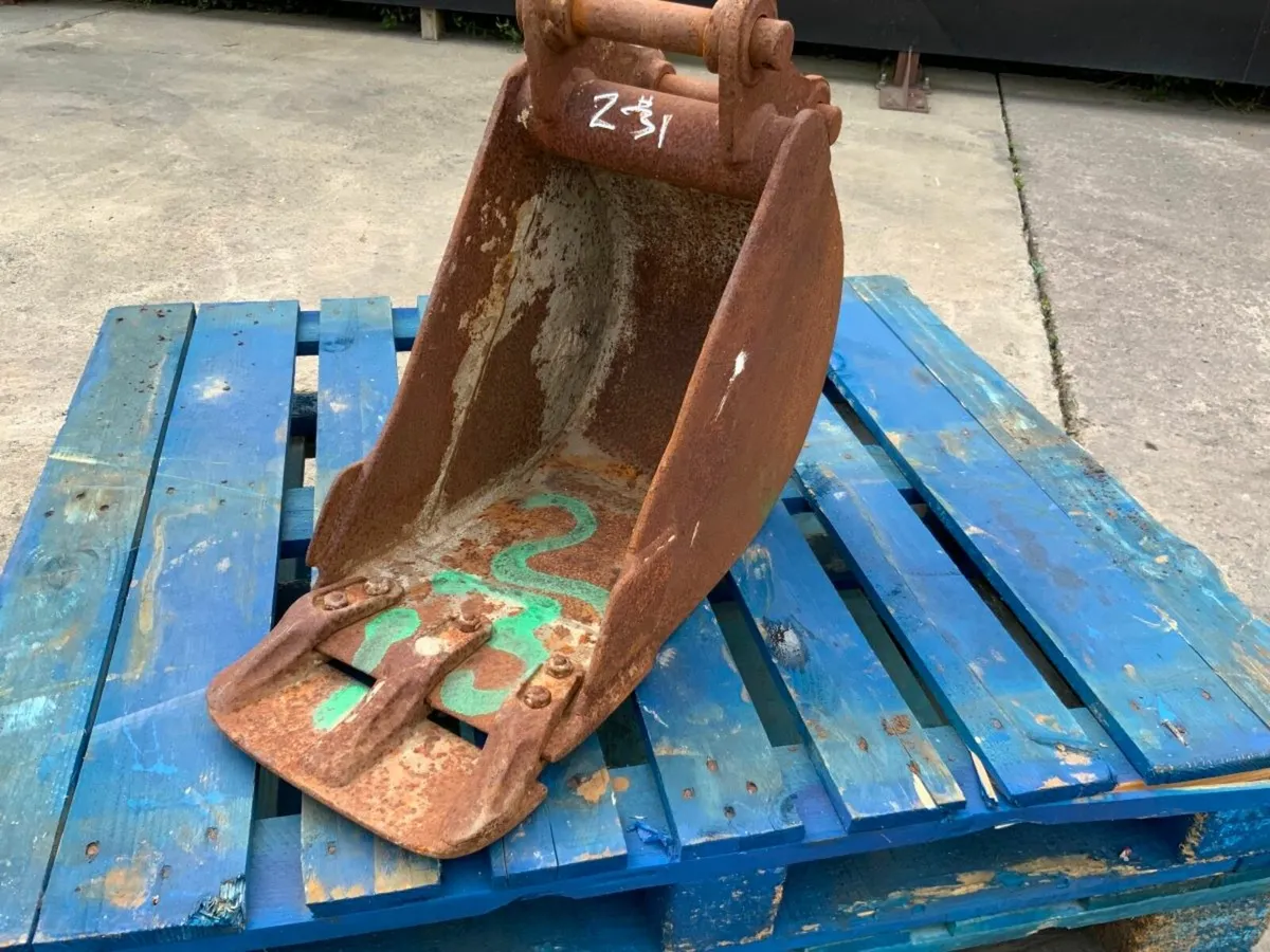 12" MINI DIGGER BUCKET......35mm PINS......231w. - Image 4