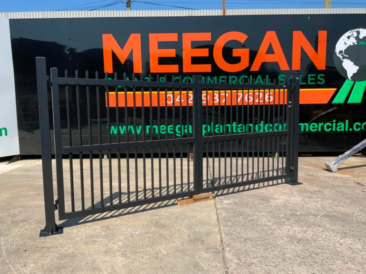 UNUSED 4.0mts ENTRANCE GATES & POSTS...3394. - Image 1