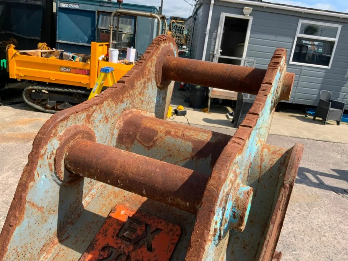 24" EUROFAB DIGGING BUCKET.....65mm PINS....1279t. - Image 4