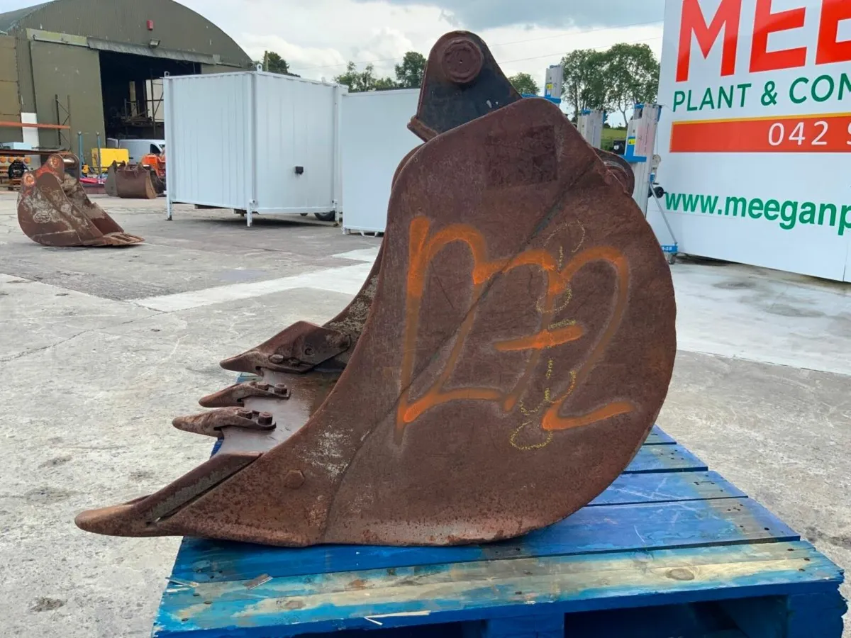 36" JCB DIGGING BUCKET.....45mm PINS.....1272t. - Image 4