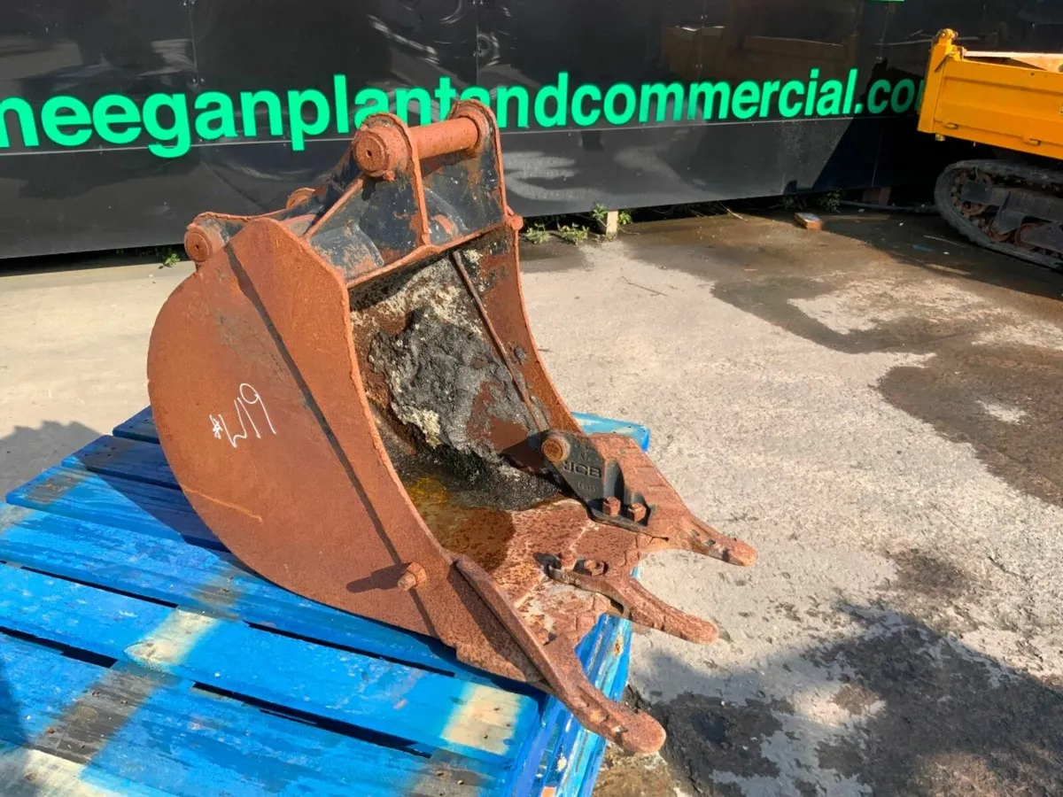 18" JCB MINI DIGGING BUCKET.....40mm PINS.....19w - Image 3