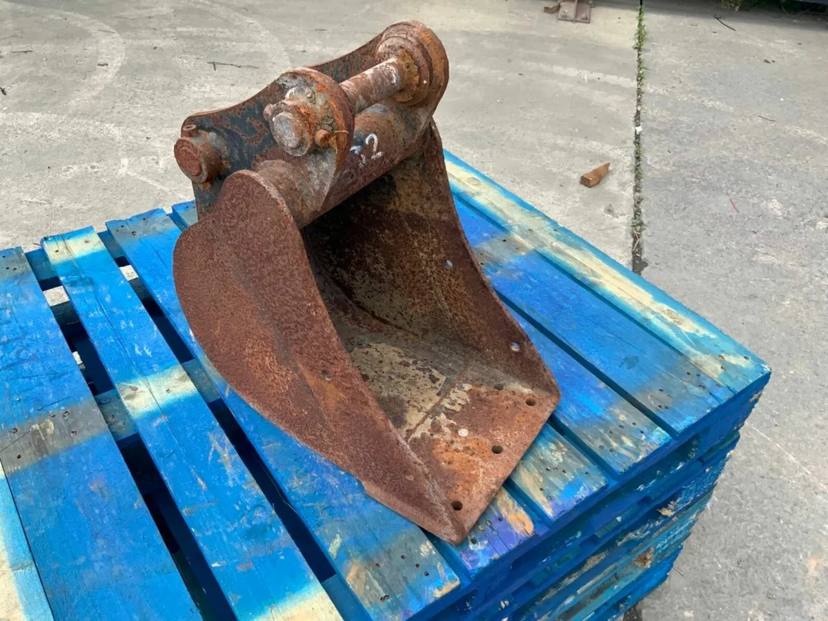 12"  MINI DIGGER BUCKET.....35mm PINS.......232w. - Image 4