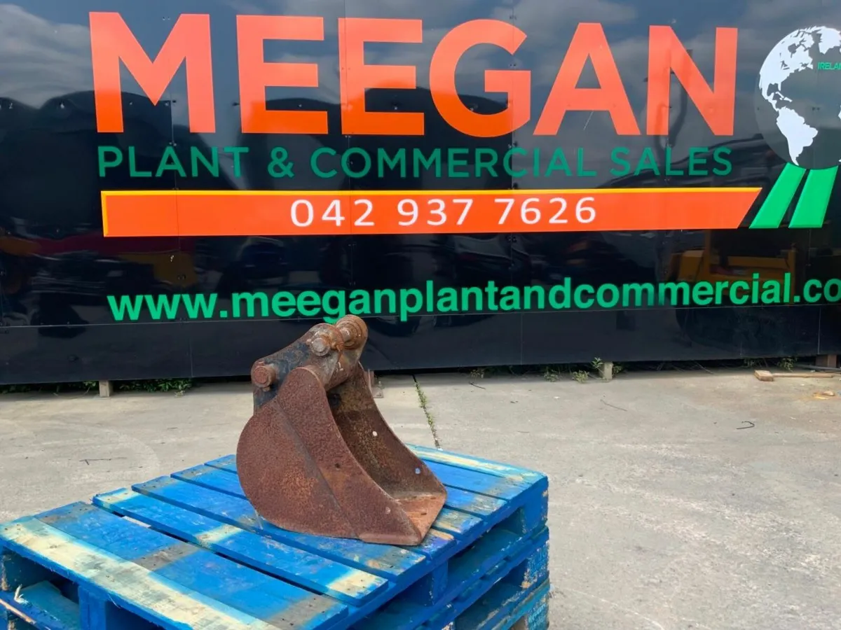 12"  MINI DIGGER BUCKET.....35mm PINS.......232w. - Image 1