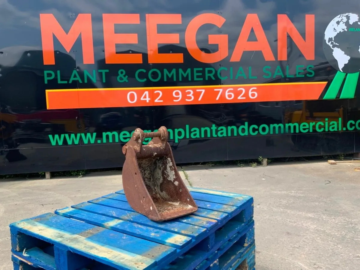 11" DIGGING BUCKET.....35mm PINS.......233w. - Image 1