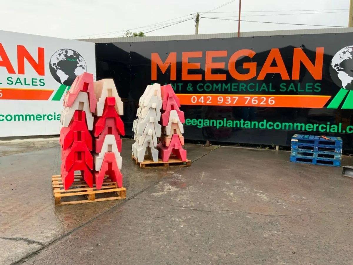 WATER FILL TYPE  PVC PEDESTRIAN BARRIERS. - Image 1