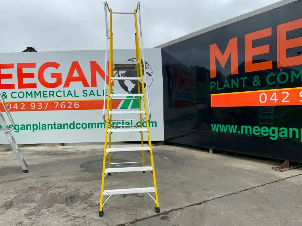 8 STEP FIBRE PLATFORM ACCESS LADDER.......0442. - Image 2