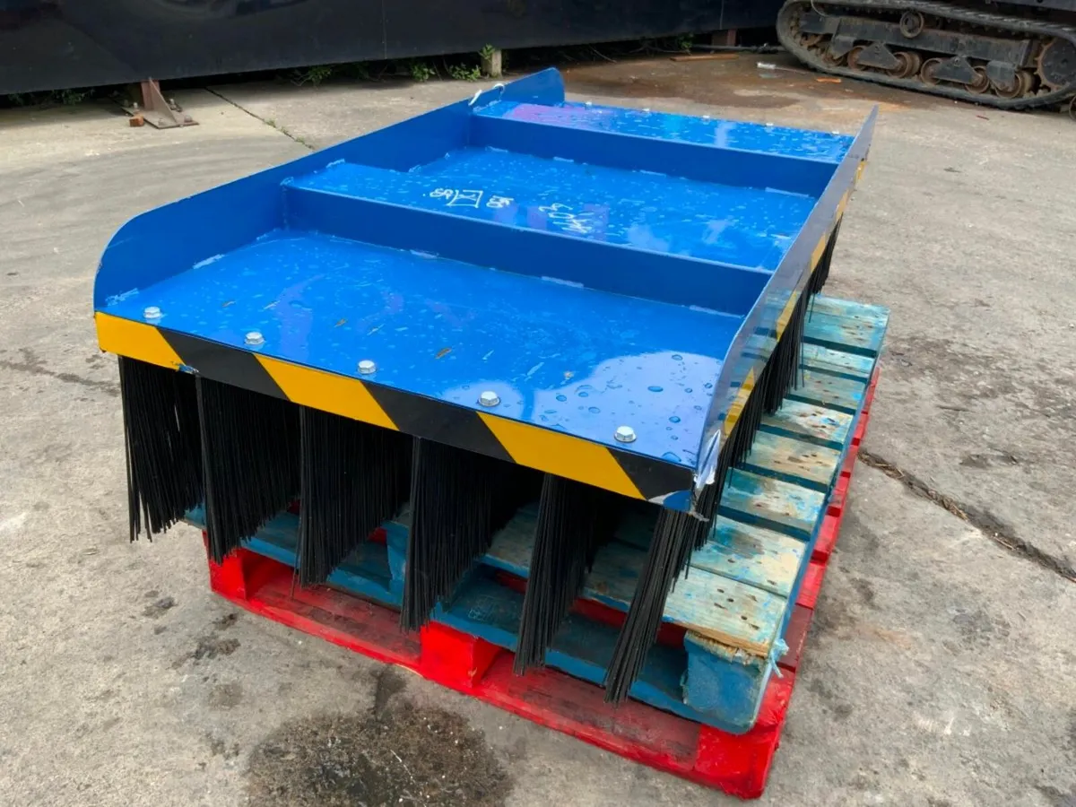 UNUSED 60"  FORK LIFT ROAD BRUSH........4403. - Image 4