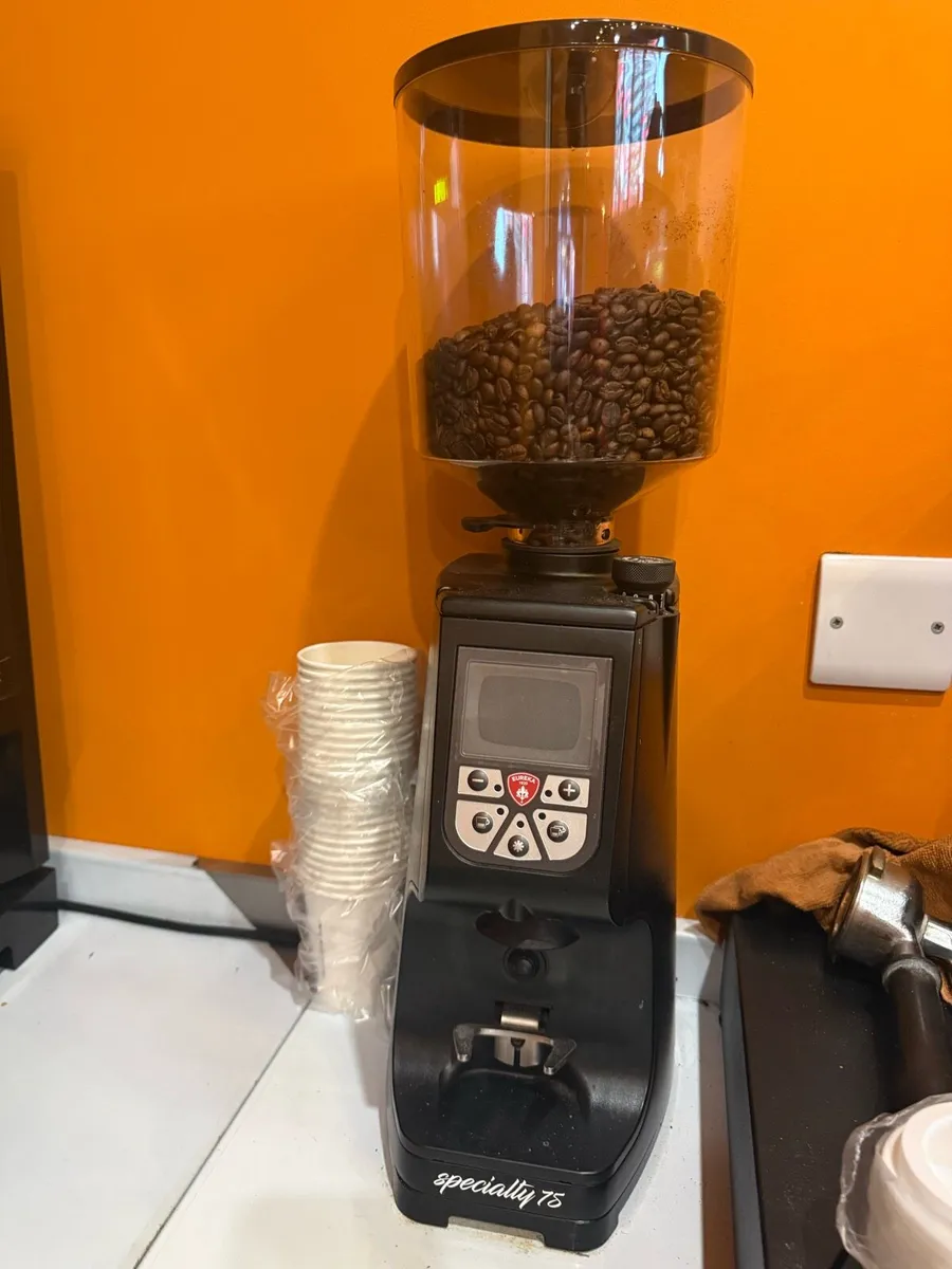 Coffee machine and grinder - Image 2