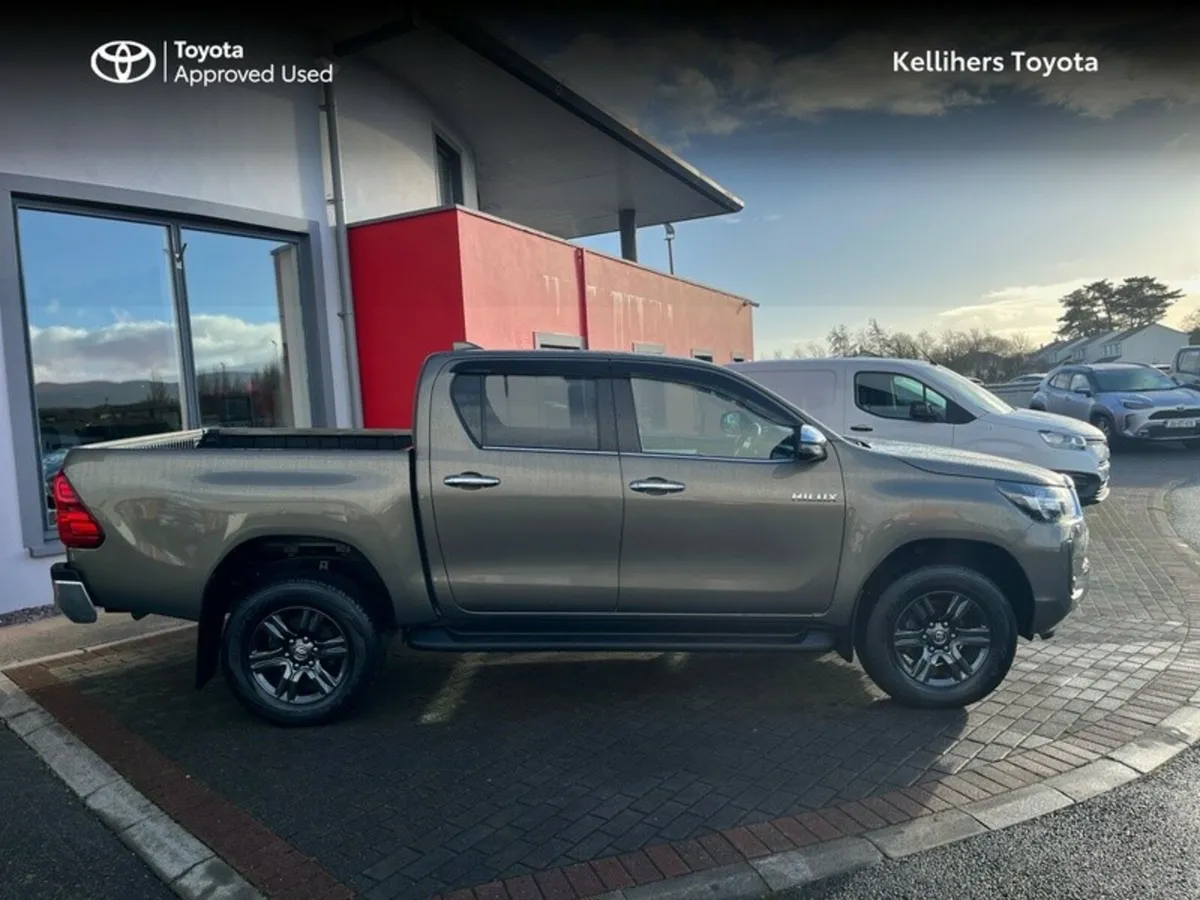 Toyota Hilux HILUX 2.8 SR5 DOUBLE CAB - Image 3
