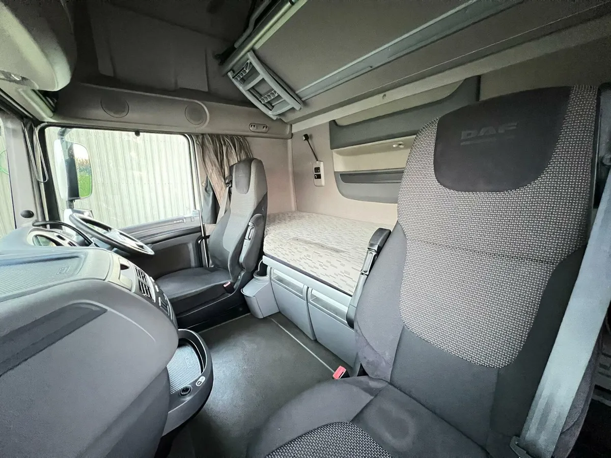 DAF XF 6x2 - Image 4