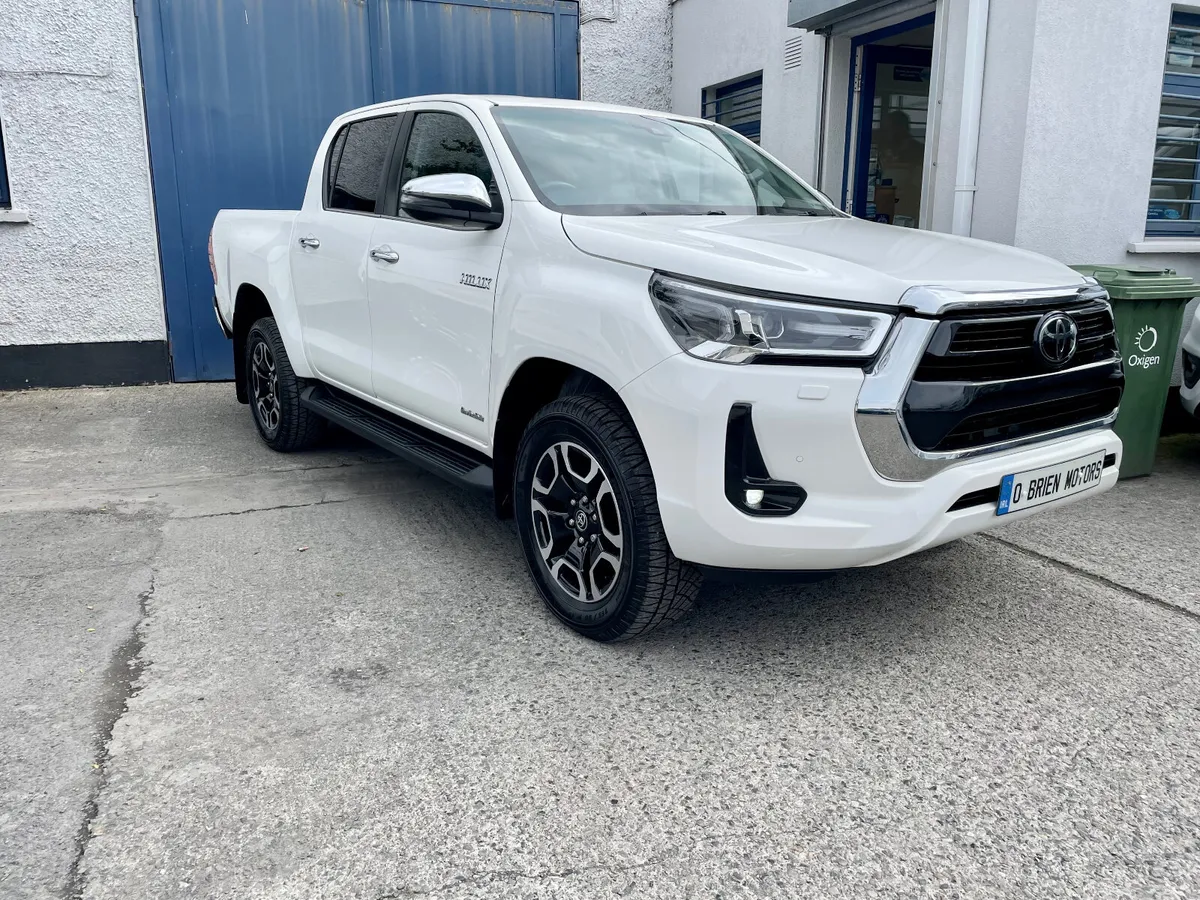 Toyota Hilux Invincible 2.4 D4D 150BHP Manual,2022 - Image 2