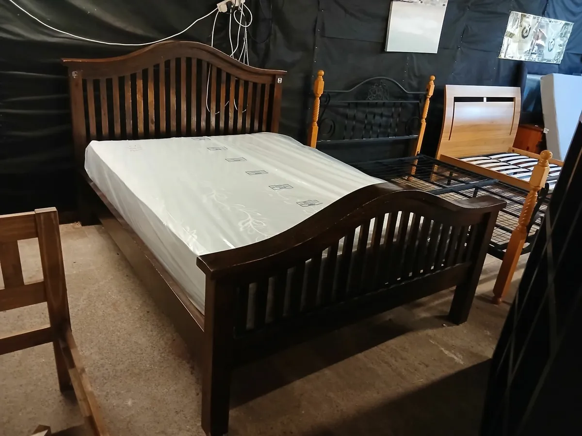 Bed and mattress - Image 3