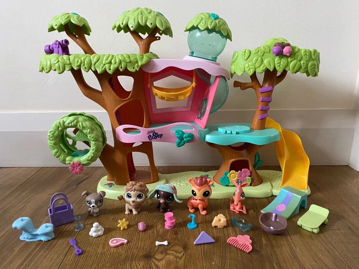 LPS Littlest Pet Shop Tree House and Figures set - Image 1