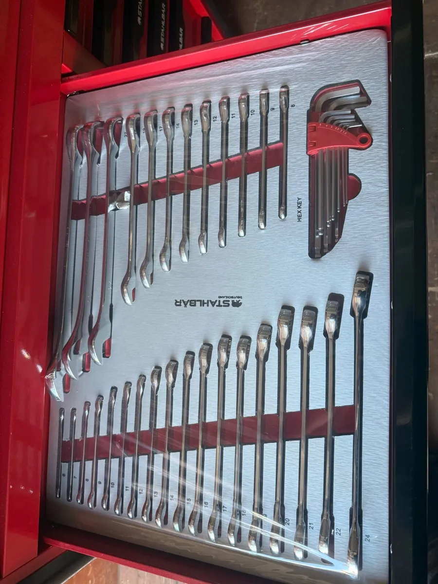 BRAND NEW 13 DRAWER TOOL CHEST FULL OF TOOLS - Image 3