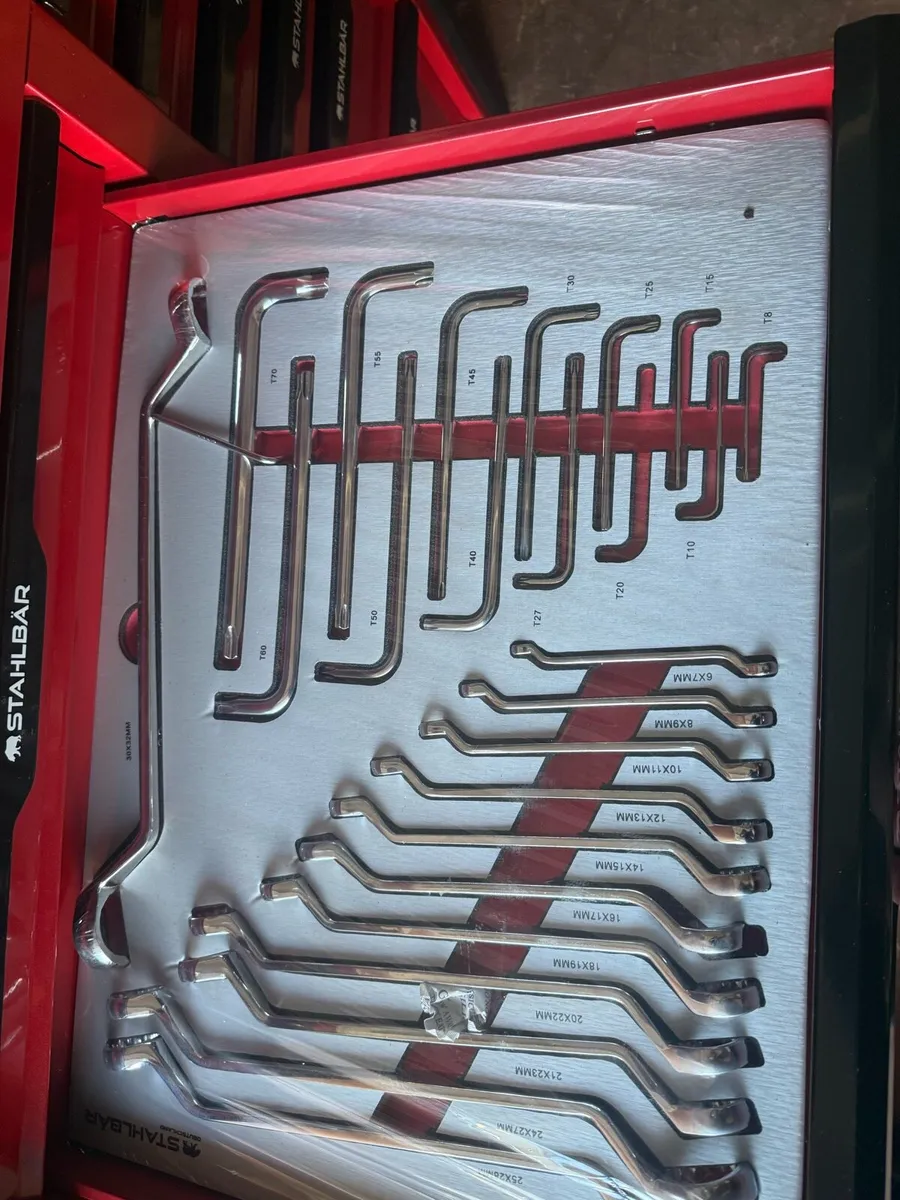 BRAND NEW 13 DRAWER TOOL CHEST FULL OF TOOLS - Image 4