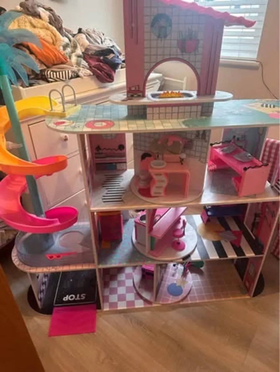 Lol omg doll house - Image 2