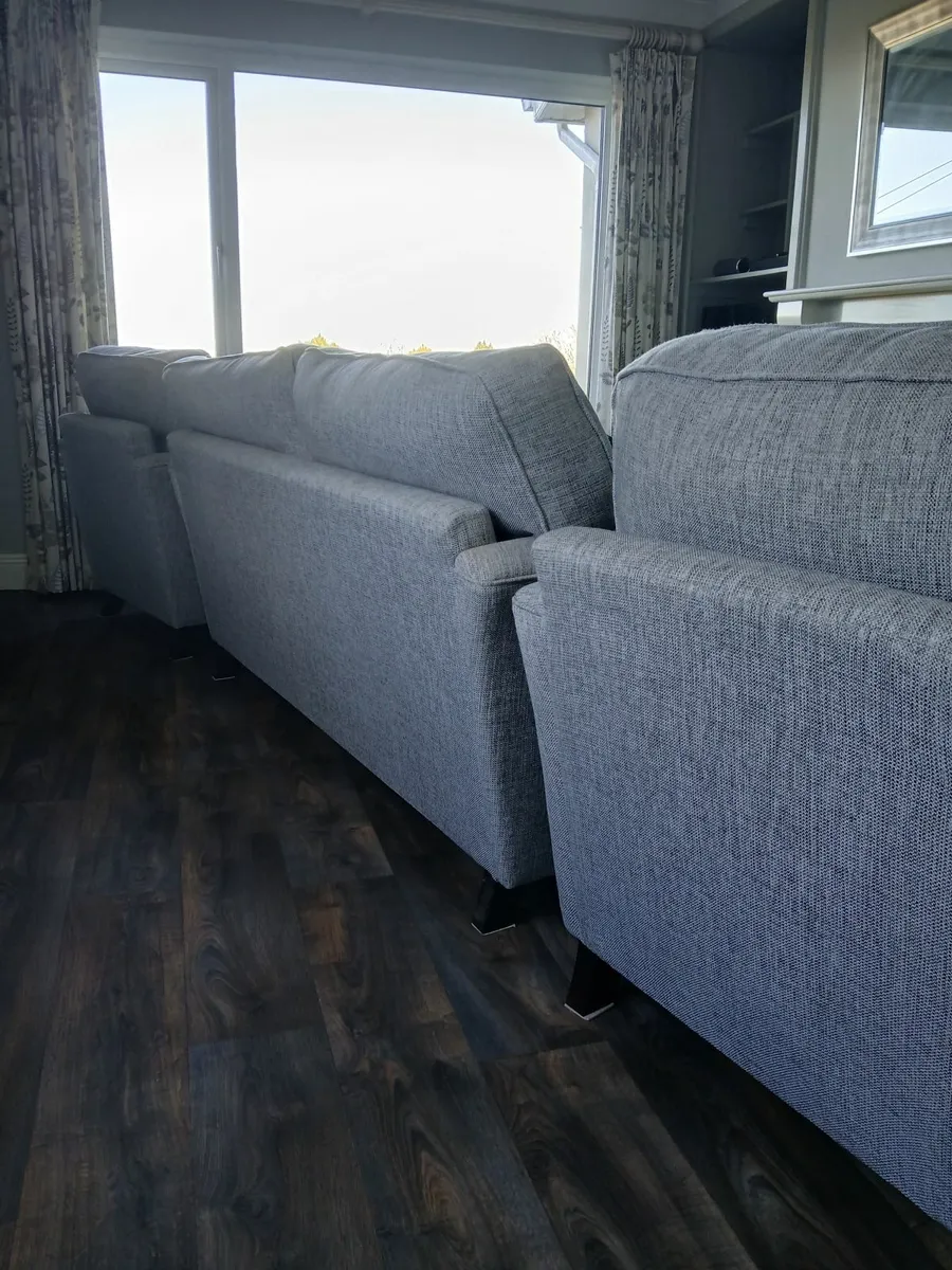 Suite of furniture - Image 2