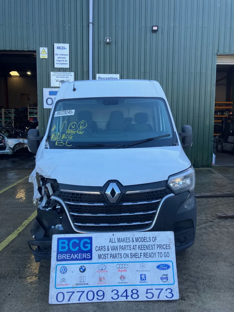 2022 renault master parts breaking - Image 1