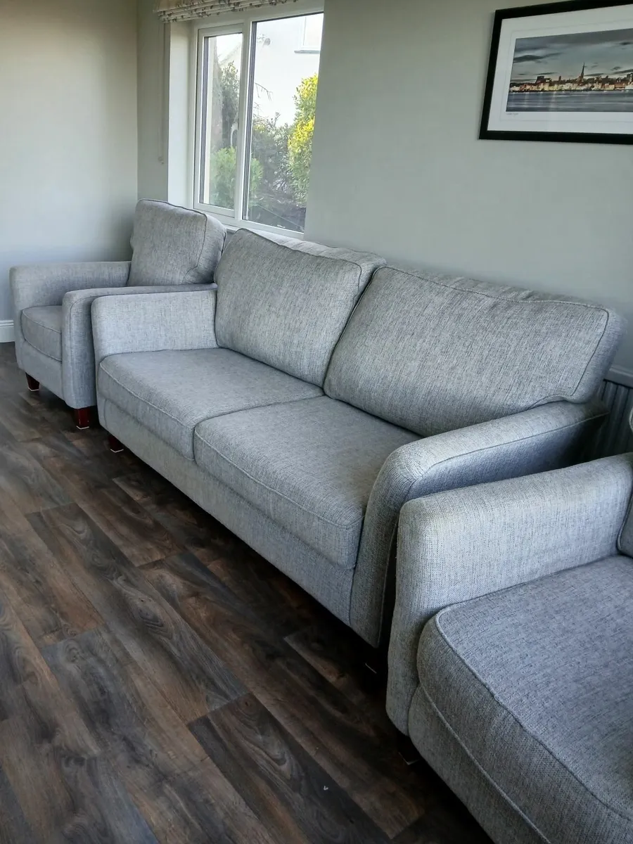 Suite of furniture - Image 1