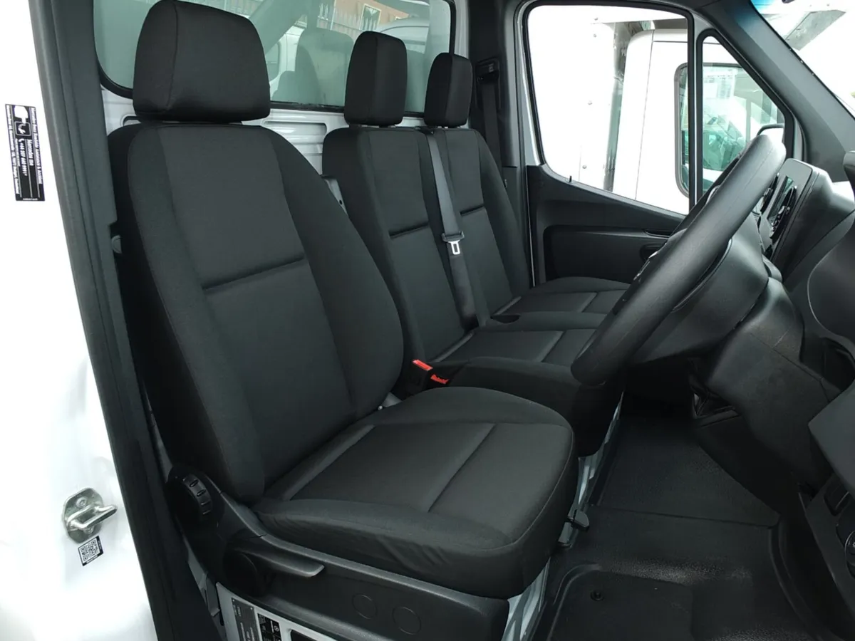 2023 Mercedes-Benz Sprinter Luton Box Van - Image 3