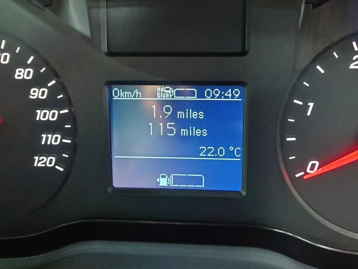 2023 Mercedes-Benz Sprinter Luton Box Van - Image 2