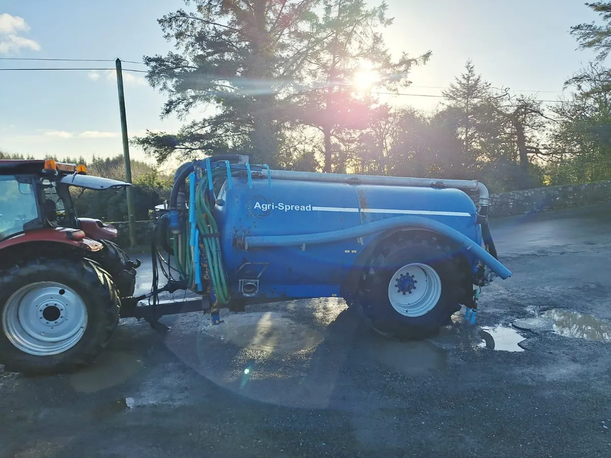 2009 Agrispread 2400 Gal - Joskin 7.5M Dribble Bar - Image 2