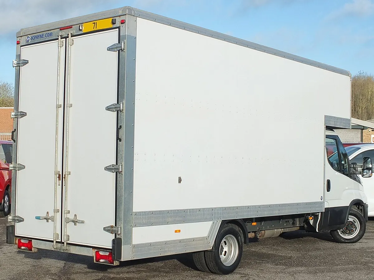 2021 Iveco Daily Luton Box Van - Image 4