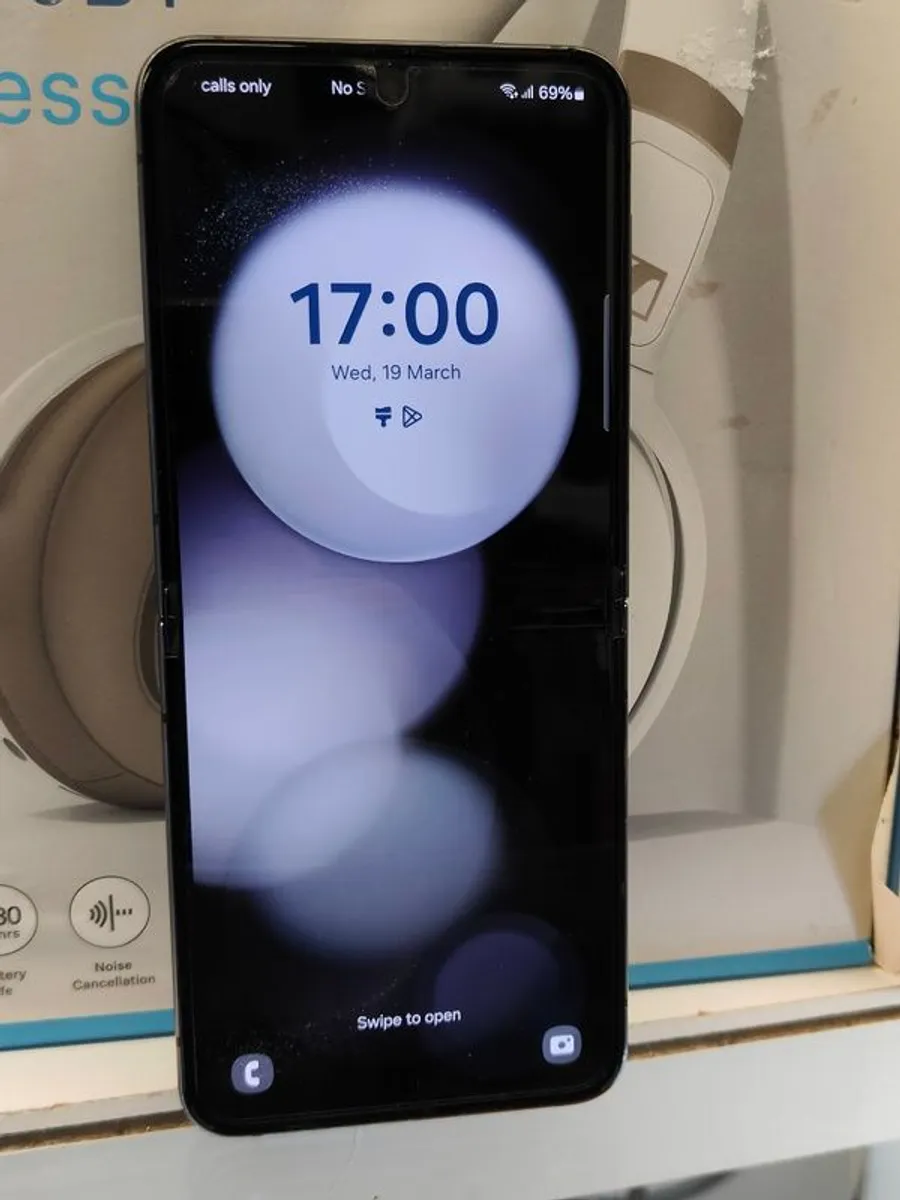 Samsung Galaxy Z Flip5 256GB Dual Sim Unlocked Smartphone Android Flip Phone - Image 2