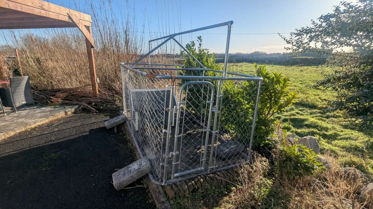 Dog Pen/Kennel - Image 1