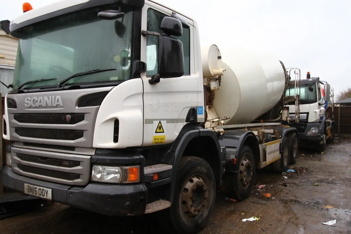 SCANIA MIXER. ( 2015 £ - Image 2