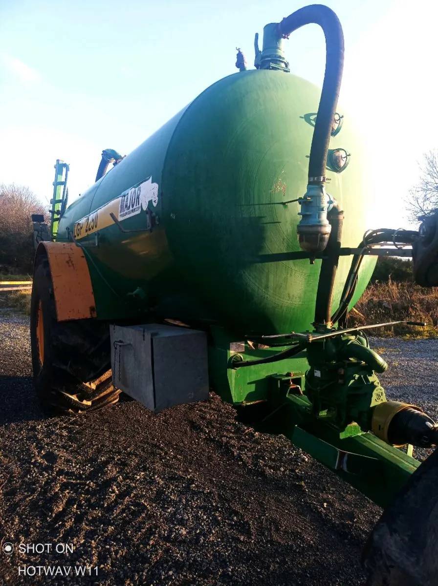 Major 2250 slurry tanker with dribble bar - Image 3