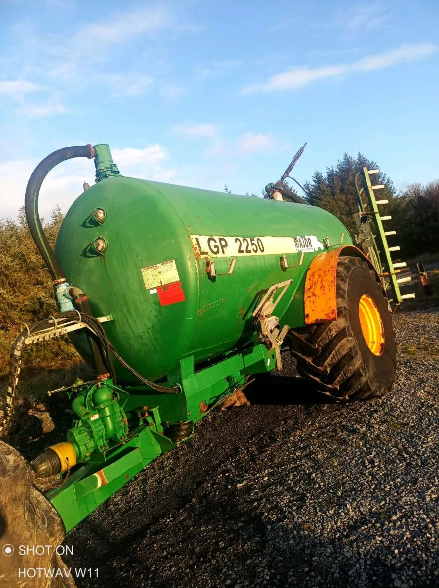 Major 2250 slurry tanker with dribble bar - Image 1