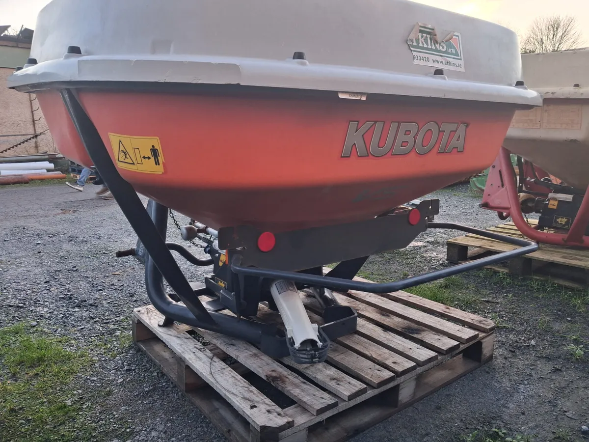 Fertiliser spreader - Image 2