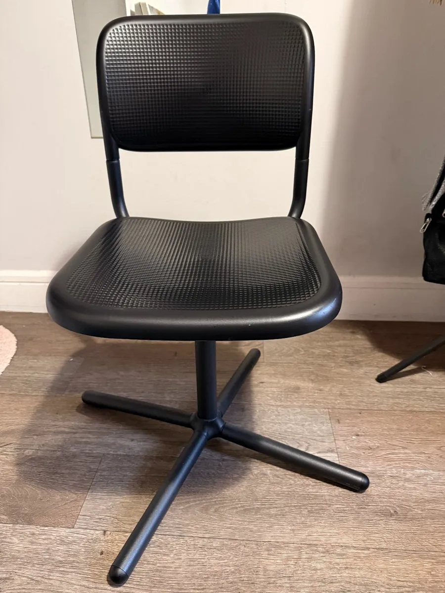 IKEA SMÄLLEN Swivel chair, black + TORALD Desk - Image 2