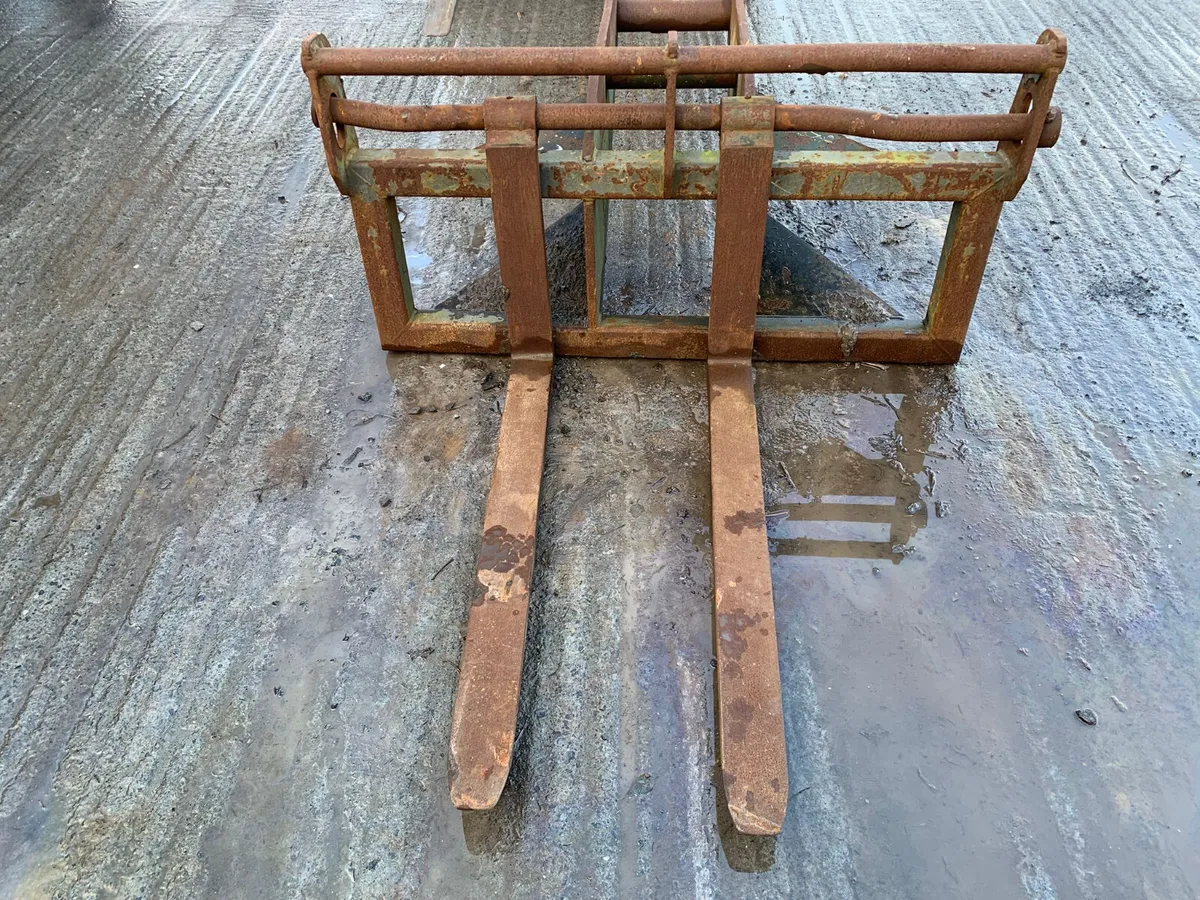 Fork Attachment To Suit 80mm pins | Centres 480mm - Image 1